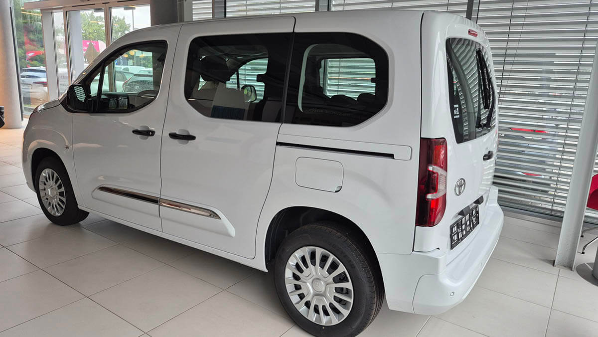 Toyota Proace Verso 1.5 D4-D Business - Toyota Czajka