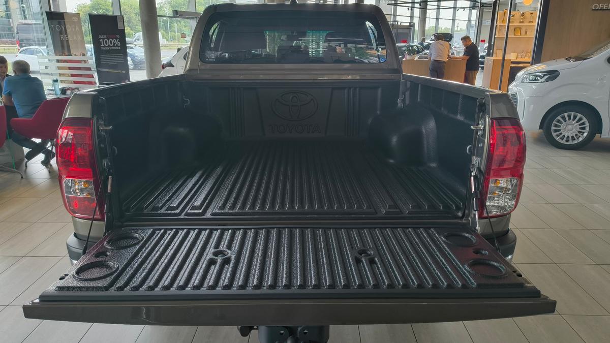 Toyota Hilux 2.4 D-4D 150 KM Active - Toyota Czajka