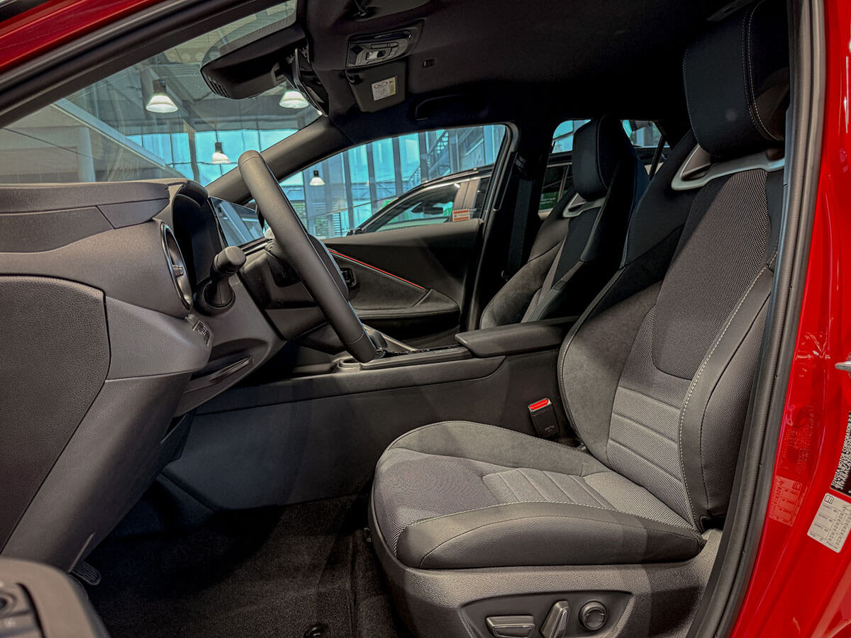 Toyota C‐HR 2.0 Hybrid Dynamic Force Plug-in 223 KM Executive - Toyota Czajka