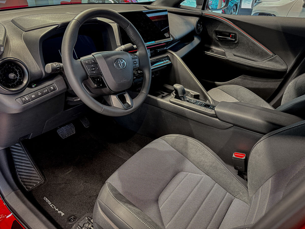 Toyota C‐HR 2.0 Hybrid Dynamic Force Plug-in 223 KM Executive - Toyota Czajka